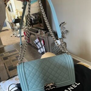 💎CHANEL💎Boy Medium Caviar Quilted Light Blue Authentic in great condition